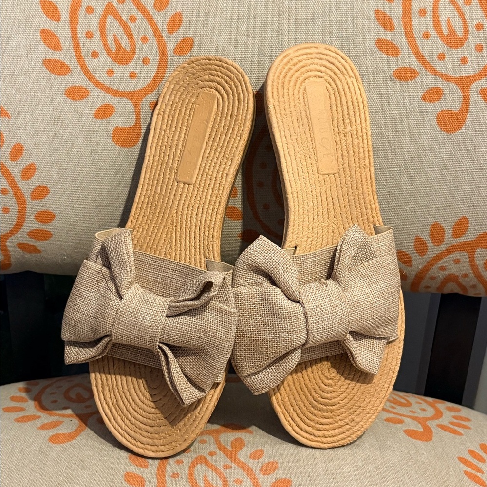 Elegant Beige Bow Slide Sandals